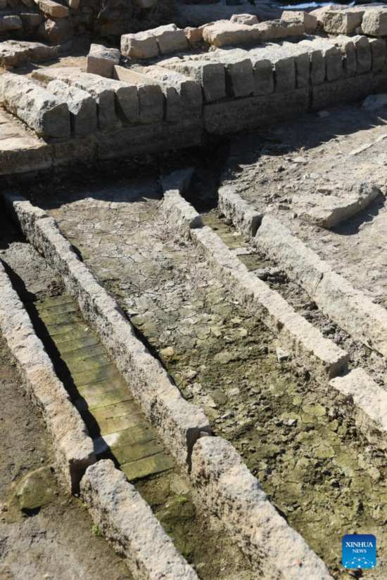 Aρχαιολογικ?? χ?ρο? του αρχα?ου λιμανιο? Σου?μεν στην Τζετζι?νγκ τη? Ανατολικ?? Κ?να?