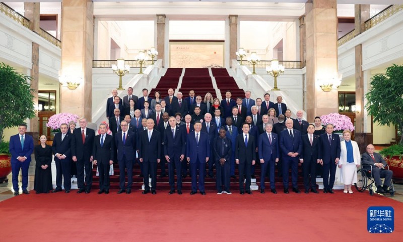 Ο Πρ?εδρο? Σι υποδ?χτηκε του? ξ?νου? προσκεκλημ?νου? στο φετιν? Διεθν?? Συν?δριο Φιλ?α?