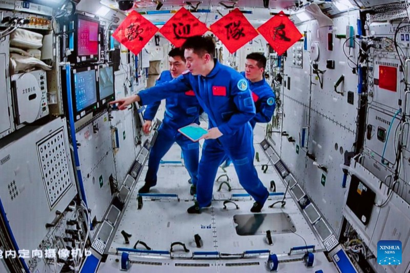 Το κινεζικ? διαστημ?πλοιο Shenzhou-19 προσδ?θηκε επιτυχ?? στο διαστημικ? σταθμ? Tianhe
