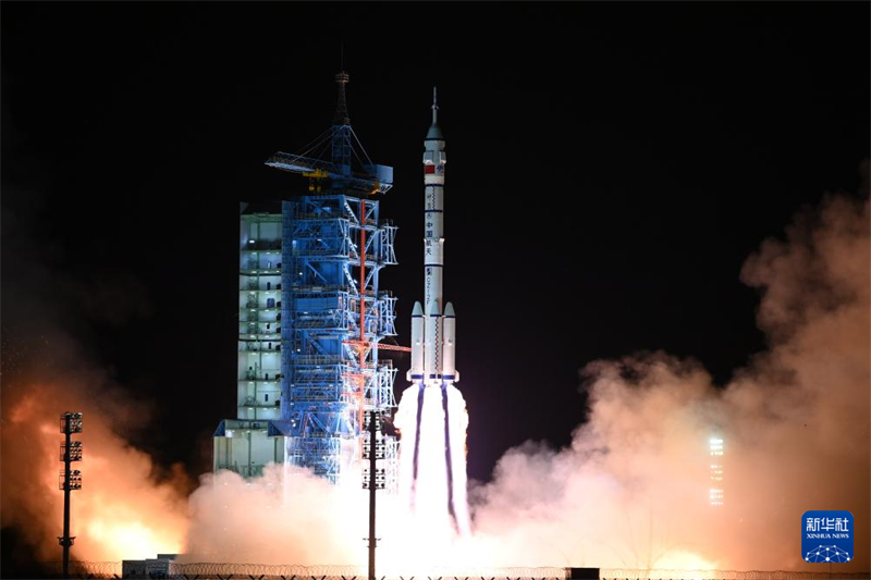 Η εκτ?ξευση του διαστημ?πλοιου Shenzhou 19 στ?φθηκε με απ?λυτη επιτυχ?α