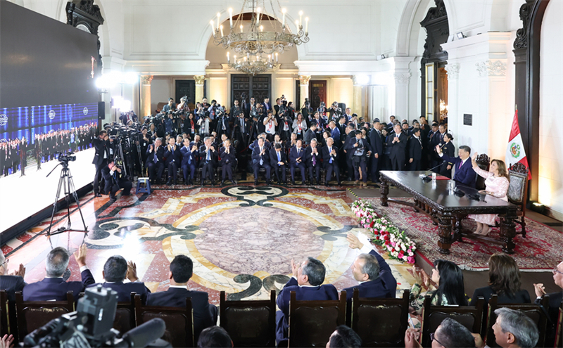 Οι Πρ?εδροι Κ?να? και Περο? στα εγκα?νια του λιμανιο? Chancay μ?σω σ?νδεση? β?ντεο