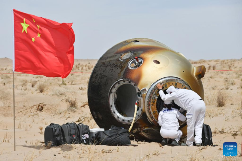 Επιτυχημ?νη επιστροφ? τη? αποστολ?? Shenzhou-19: Οι τρει? αστρονα?τε? π?τησαν Γη σ?οι και αβλαβε??